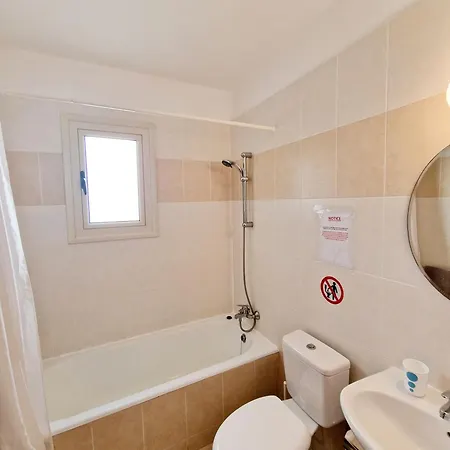 C5 Vanessa Poolside 아파트