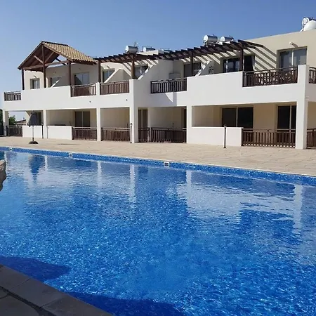 C5 Vanessa Poolside Peyia