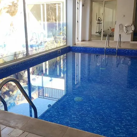 C5 Vanessa Poolside 페이야