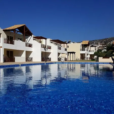 C5 Vanessa Poolside Apartment Peyia