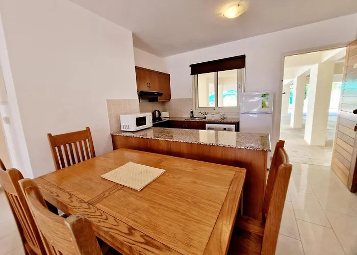 C5 Vanessa Poolside * بييا