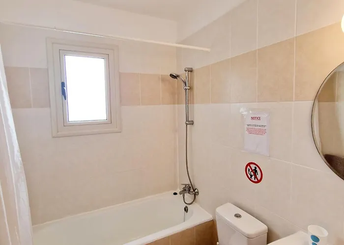 C5 Vanessa Poolside شقة