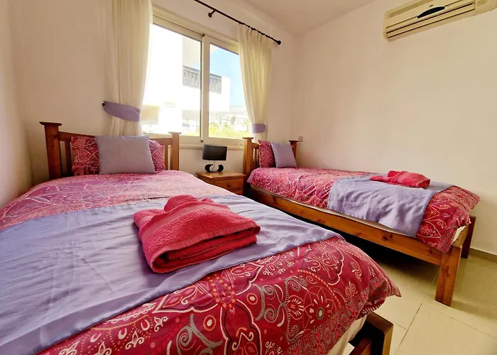 C5 Vanessa Poolside شقة