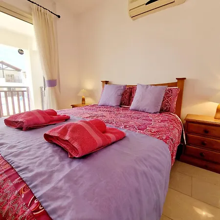 C5 Vanessa Poolside Daire *