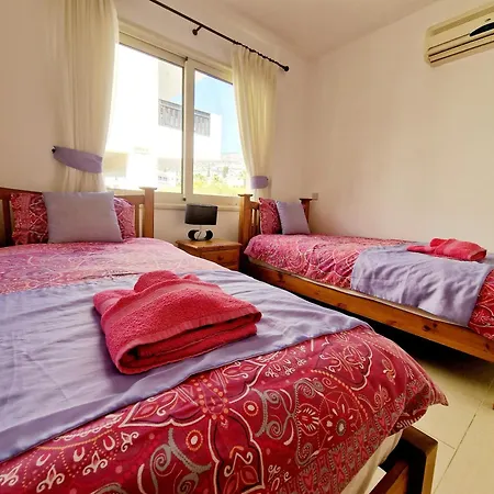 C5 Vanessa Poolside Daire