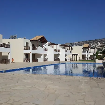 C5 Vanessa Poolside Apartment Peyia
