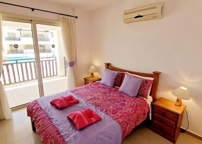 C5 Vanessa Poolside Appartement Peyia