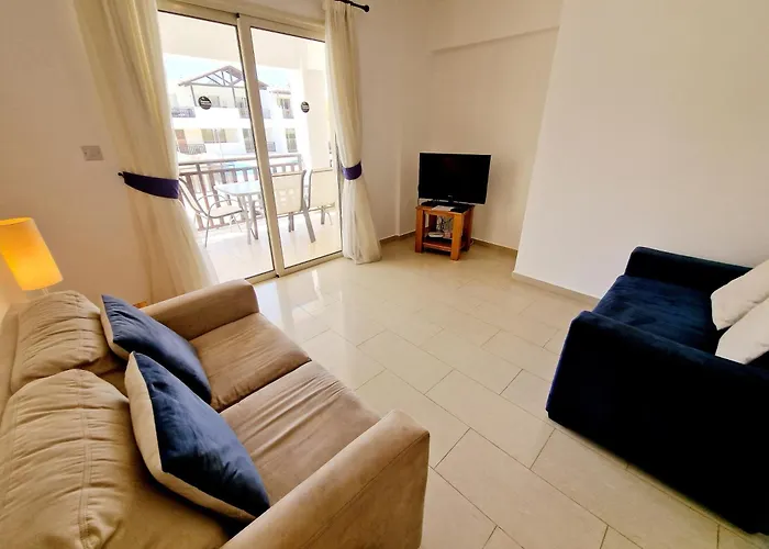 C5 Vanessa Poolside Appartement Peyia